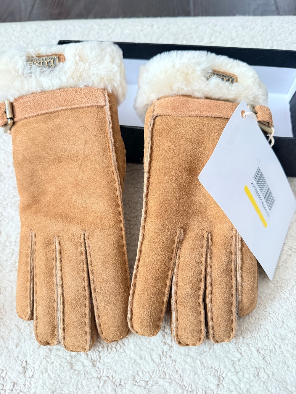 Australia Luxe Collective 
Shearling Turn Cuff Gloves